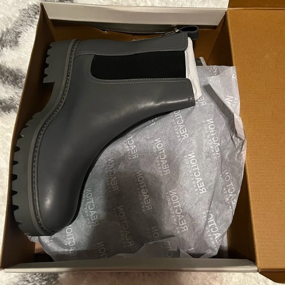 NWT Kenneth Cole Chelsea Boots